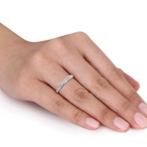 Anniversary diamond band. 1/2 carat TW.